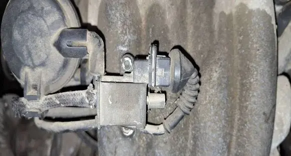 Volkswagen PASSAT B5 Turbo solenoid valve 026906283H