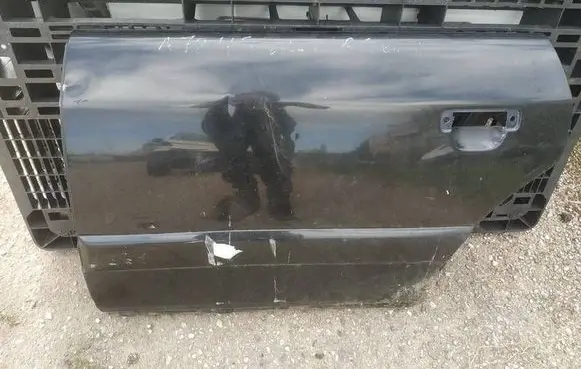 Audi A6 S6 C4 4A Rear door juodos