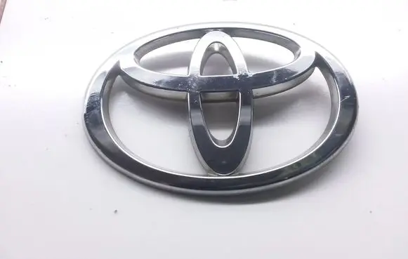 Toyota Avensis Verso Manufacturers badge/model letters 