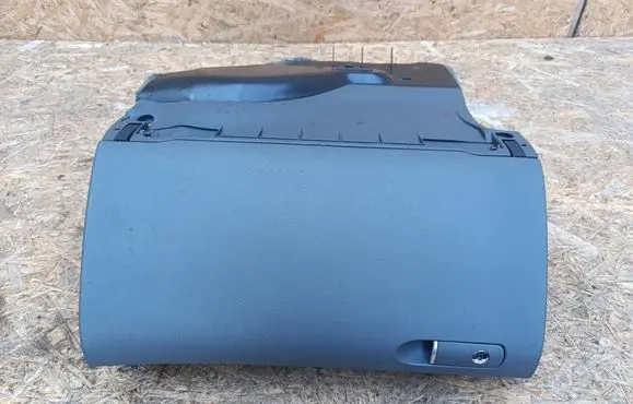 Seat Exeo (3R) Glove box 8E1880302B 04500100 8E1857035P