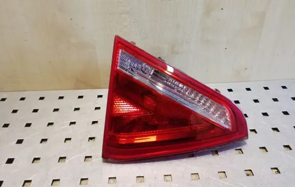 Audi A5 8T 8F Tailgate rear/tail lights 8T0945093