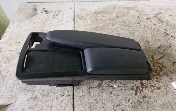 Mercedes-Benz C W204 Armrest 0005032511 A2046801339