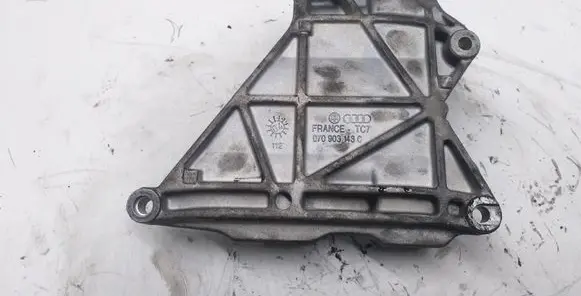 Volkswagen Touareg I Generator/alternator bracket 070903143C