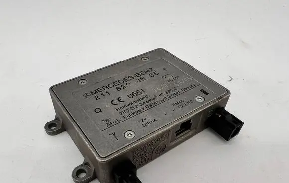 Mercedes-Benz CLS C219 Aerial antenna amplifier A2118200885 2118200885