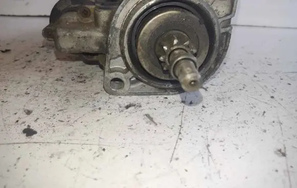 Volkswagen Transporter - Caravelle T4 Starter motor 9002336217 0331303153653 096911023A