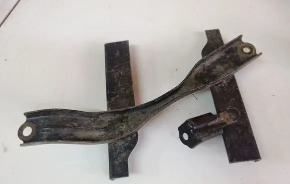 Toyota Auris 150 Engine mounting bracket