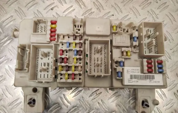 Ford Focus Fuse module 7m5t14a073cc