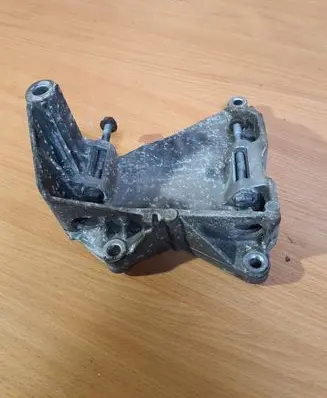 Volkswagen Touareg I Generator/alternator bracket 070903143C