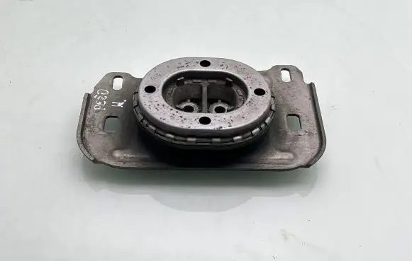 Peugeot Traveller Gearbox mount 9673768680