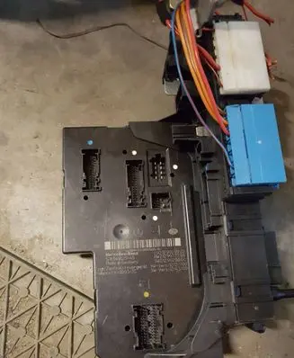 Mercedes-Benz E W212 Fuse box set 2129009922 53K01102345