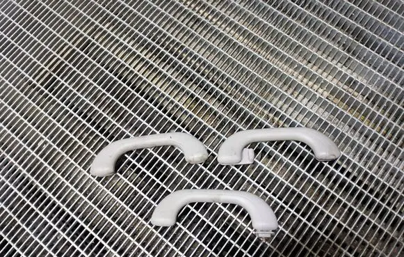 Hyundai ix20 A set of handles for the ceiling 