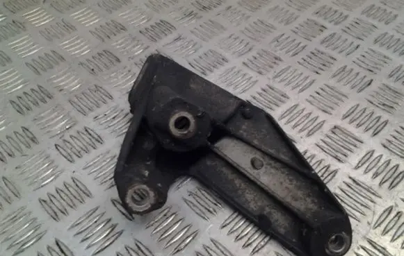 Audi A6 S6 C6 4F Engine mounting bracket 4F0199307N
