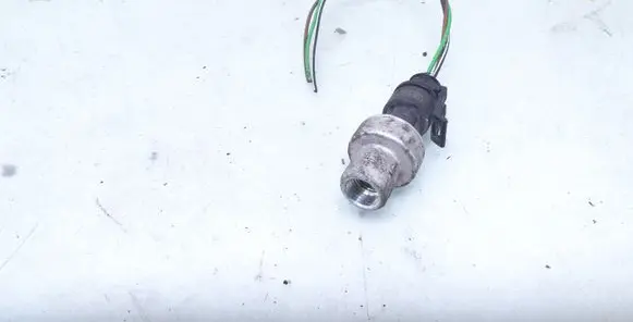 Opel Zafira B Air conditioning (A/C) pressure sensor 13587668