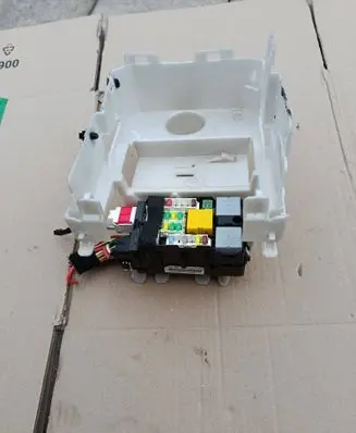 Citroen C4 II Picasso Fuse module 966549260