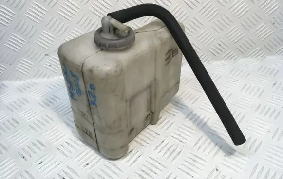 Mitsubishi Pajero Coolant expansion tank/reservoir