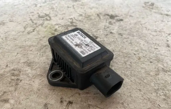 Volkswagen Phaeton ESP acceleration yaw rate sensor 8E0907637A 0265005245 0024684