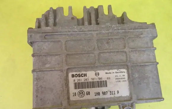 Volkswagen Golf III Engine control unit/module 1H0907311P 0261203707