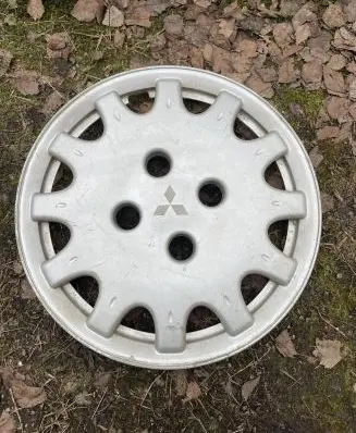 Mitsubishi Space Wagon R14 wheel hub/cap/trim MB681446