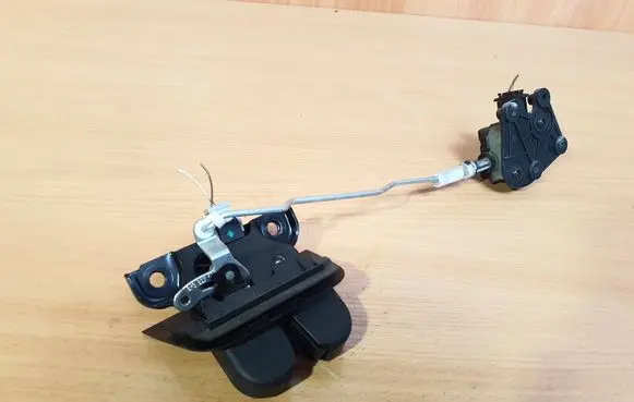 Audi A3 S3 8P Tailgate/trunk/boot lock/catch/latch 8P3827520A