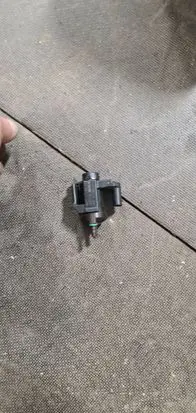 BMW 3 F30 F35 F31 Vacuum valve 8570591