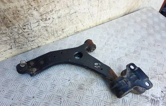 Volvo V40 Front lower control arm/wishbone 