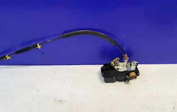 Chevrolet Tahoe Front door lock 16888927