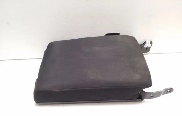 Volkswagen Tiguan Rear seat armrest 
