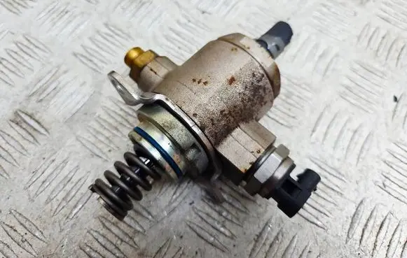 Audi A5 Sportback 8TA Fuel injection high pressure pump 06J127025G