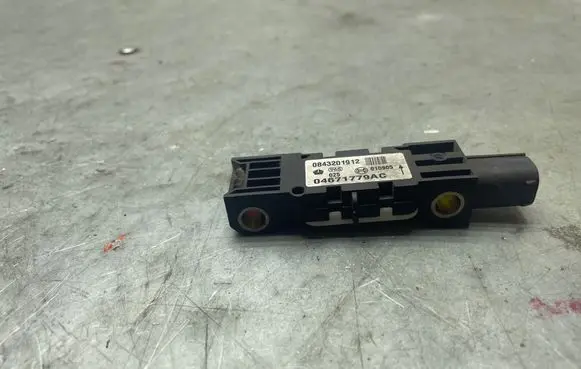 Chrysler 300 - 300C Airbag deployment crash/impact sensor 04671779AC 0843201912 010905