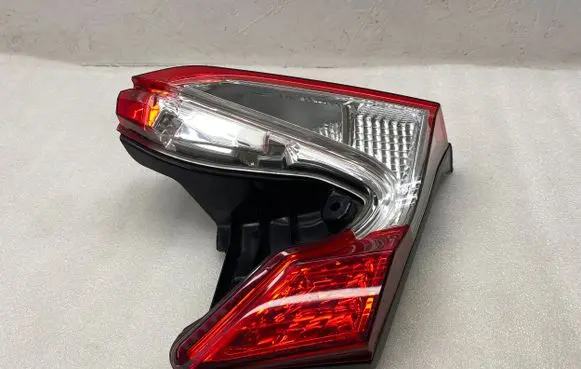 Toyota C-HR I Tailgate rear/tail lights 81580F4010