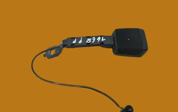 Volkswagen Polo VI Front seatbelt buckle 