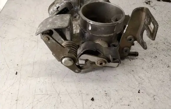 Opel Zafira A Throttle valve 90536084