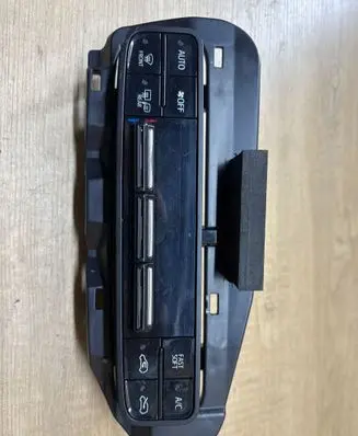 Toyota Auris E180 Climate control unit 75H695