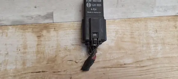 Volkswagen Jetta V Glow plug pre-heat relay 0281003038