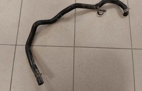 Land Rover Discovery 3 - LR3 Engine coolant pipe/hose