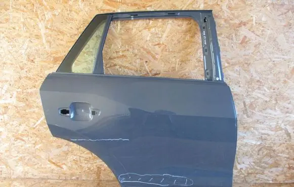 Audi Q2 - Rear door