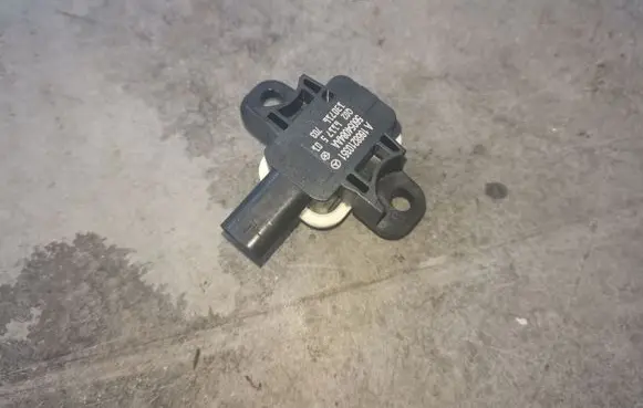 Mercedes-Benz ML W166 Airbag deployment crash/impact sensor A1668210351