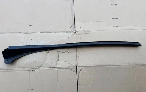 Renault Trafic III (X82) Windshield trim 93867905 104553A2 104555A2