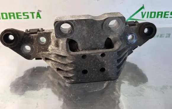 Engine mount bracket