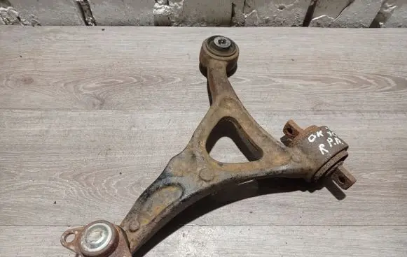 Volvo XC90 Front lower control arm/wishbone