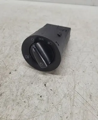Volkswagen Golf IV Light switch 1C0941531