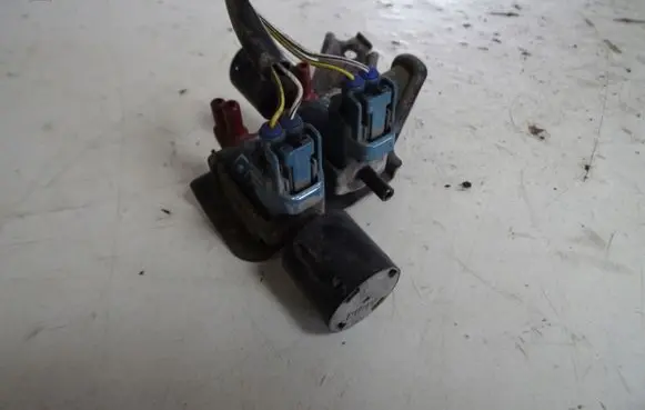 Toyota RAV 4 (XA10) Vacuum valve 