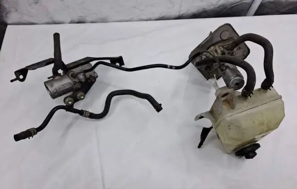 Toyota Prius (XW20) Master brake cylinder 13203040110 13231140120 6H04290