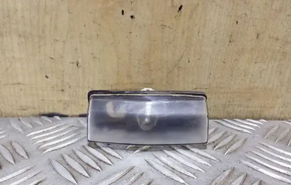 Lexus CT 200H Number plate light E130551