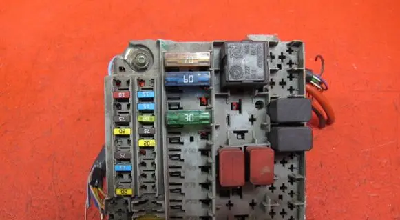 Fiat Panda II Fuse module 46841645