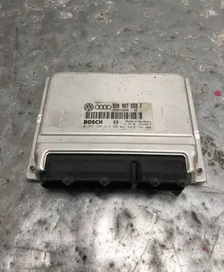 Volkswagen PASSAT B5.5 Engine control unit/module 8D0907558FBILI 8D0907558F