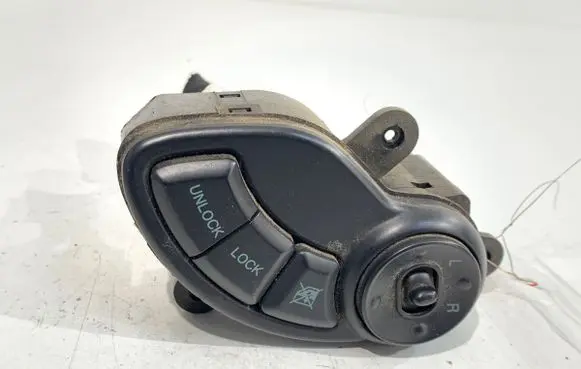 Hyundai Santa Fe Wing mirror switch