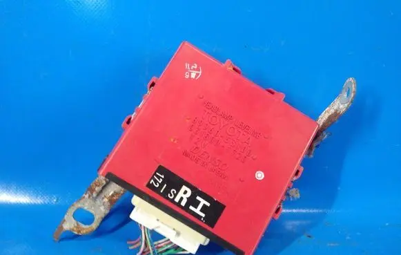 Lexus IS 220D-250-350 Central body control module 8996053100