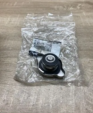Mazda 6 Coolant expansion tank/reservoir cap WL8115205A