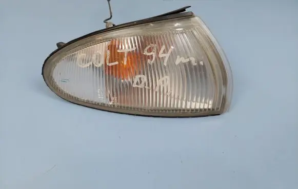 Mitsubishi Colt Front indicator light 21037776